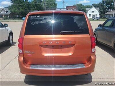 2011 Dodge Grand Caravan Mainstreet   - Photo 5 - Davenport, IA 52802