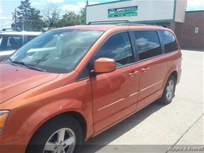 2011 Dodge Grand Caravan Mainstreet   - Photo 3 - Davenport, IA 52802