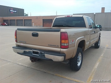 2001 Chevrolet Silverado 2500 4dr Extended Cab   - Photo 3 - Davenport, IA 52802