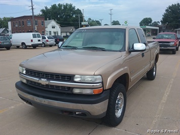 2001 Chevrolet Silverado 2500 4dr Extended Cab   - Photo 1 - Davenport, IA 52802