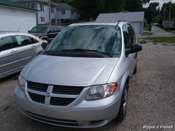 2005 Dodge Grand Caravan SE   - Photo 1 - Davenport, IA 52802