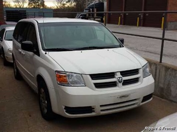 2009 Dodge Grand Caravan SE   - Photo 1 - Davenport, IA 52802