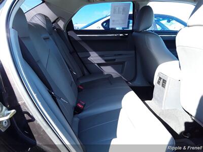2005 Chrysler 300 Series Touring   - Photo 11 - Davenport, IA 52802