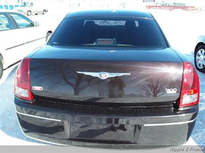 2005 Chrysler 300 Series Touring   - Photo 9 - Davenport, IA 52802