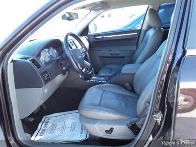 2005 Chrysler 300 Series Touring   - Photo 4 - Davenport, IA 52802