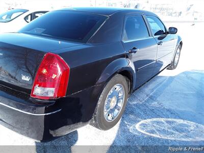 2005 Chrysler 300 Series Touring   - Photo 10 - Davenport, IA 52802