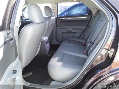 2005 Chrysler 300 Series Touring   - Photo 7 - Davenport, IA 52802