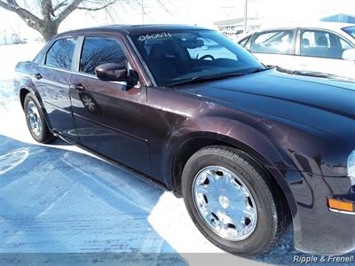 2005 Chrysler 300 Series Touring   - Photo 12 - Davenport, IA 52802