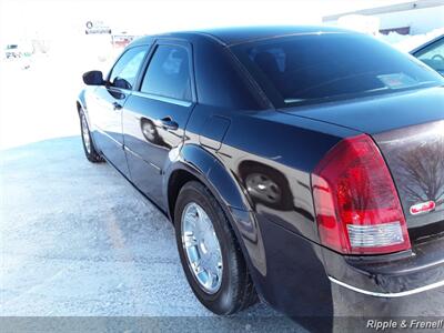 2005 Chrysler 300 Series Touring   - Photo 8 - Davenport, IA 52802