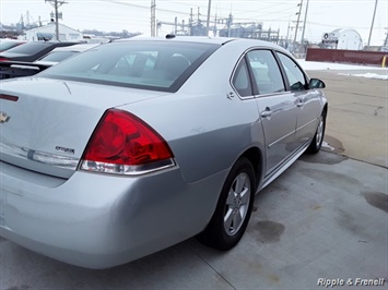 2009 Chevrolet Impala LT   - Photo 7 - Davenport, IA 52802