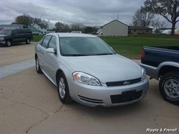 2009 Chevrolet Impala LT   - Photo 1 - Davenport, IA 52802