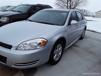 2009 Chevrolet Impala LT   - Photo 4 - Davenport, IA 52802