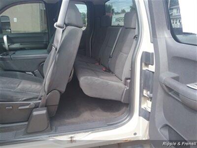 2008 GMC Sierra 2500 SLE1   - Photo 9 - Davenport, IA 52802