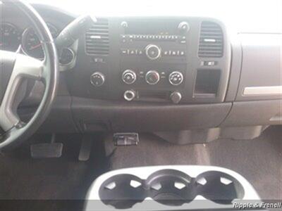 2008 GMC Sierra 2500 SLE1   - Photo 13 - Davenport, IA 52802