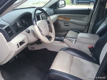 2009 Jeep Grand Cherokee Limited   - Photo 4 - Davenport, IA 52802