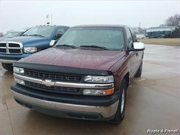 2002 Chevrolet Silverado 1500   - Photo 1 - Davenport, IA 52802