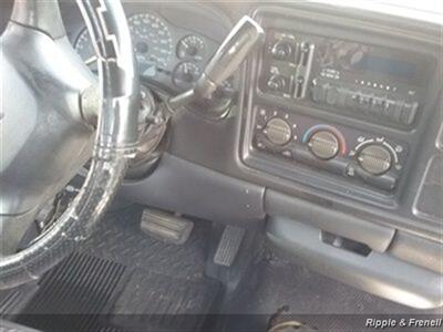 2000 Chevrolet Silverado 1500   - Photo 10 - Davenport, IA 52802