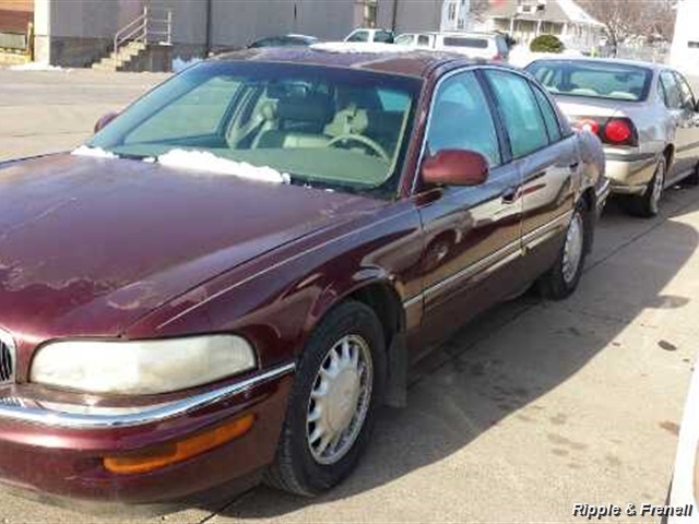 1997 Buick Park Avenue   - Photo 1 - Davenport, IA 52802