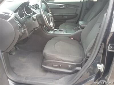 2011 Chevrolet Traverse LT - Photo 8 - Davenport, IA 52802