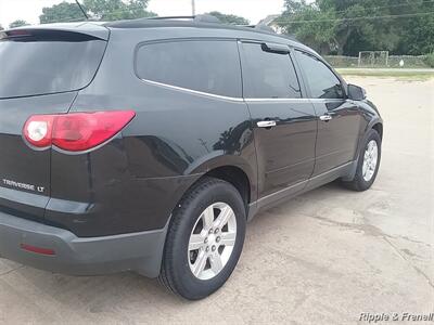 2011 Chevrolet Traverse LT - Photo 6 - Davenport, IA 52802