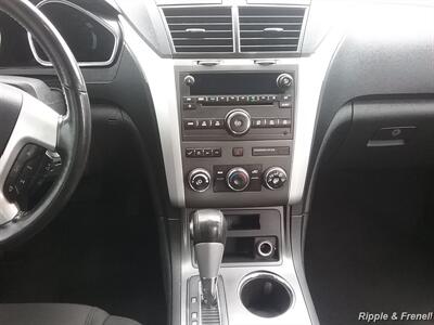 2011 Chevrolet Traverse LT - Photo 13 - Davenport, IA 52802