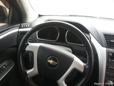 2011 Chevrolet Traverse LT - Photo 12 - Davenport, IA 52802