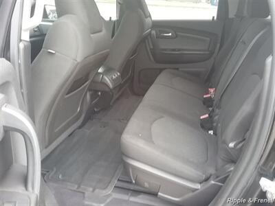 2011 Chevrolet Traverse LT - Photo 9 - Davenport, IA 52802