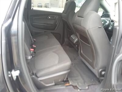 2011 Chevrolet Traverse LT - Photo 11 - Davenport, IA 52802