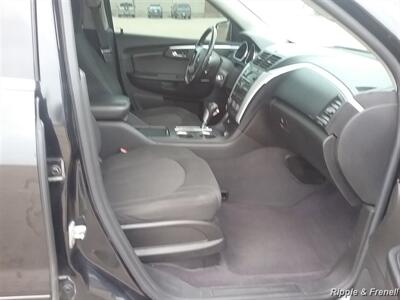 2011 Chevrolet Traverse LT - Photo 10 - Davenport, IA 52802