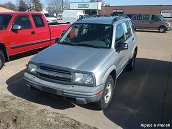 2002 Chevrolet Tracker ZR2   - Photo 1 - Davenport, IA 52802