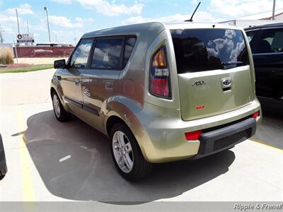 2010 Kia Soul +   - Photo 8 - De Witt, IA 52742
