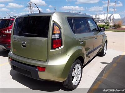 2010 Kia Soul +   - Photo 10 - De Witt, IA 52742