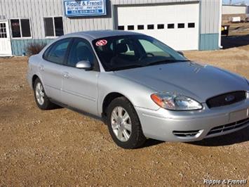 2007 Ford Taurus SEL   - Photo 2 - Davenport, IA 52802