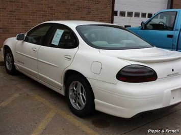 2002 Pontiac Grand Prix GT   - Photo 3 - Davenport, IA 52802