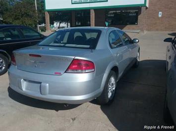 2004 Chrysler Sebring Touring   - Photo 2 - Davenport, IA 52802