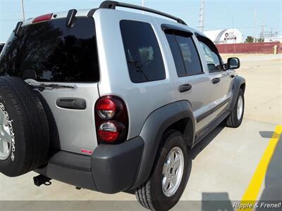 2006 Jeep Liberty Sport   - Photo 9 - Davenport, IA 52802