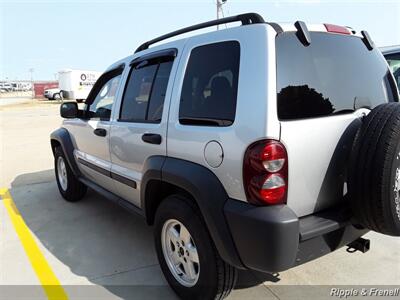 2006 Jeep Liberty Sport   - Photo 7 - Davenport, IA 52802