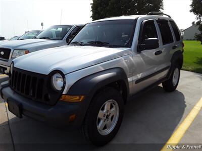 2006 Jeep Liberty Sport   - Photo 3 - Davenport, IA 52802