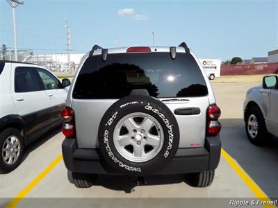 2006 Jeep Liberty Sport   - Photo 8 - Davenport, IA 52802