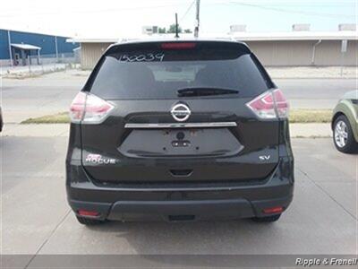 2015 Nissan Rogue SV   - Photo 5 - Davenport, IA 52802