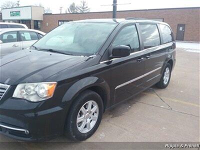 2012 Chrysler Town & Country Touring - Photo 3 - De Witt, IA 52742