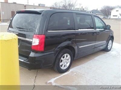 2012 Chrysler Town & Country Touring - Photo 6 - De Witt, IA 52742