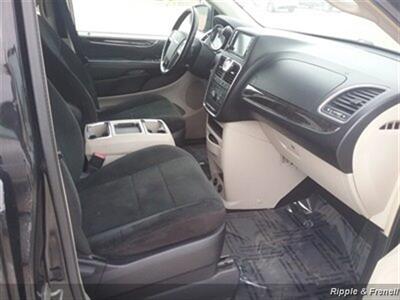 2012 Chrysler Town & Country Touring - Photo 11 - De Witt, IA 52742