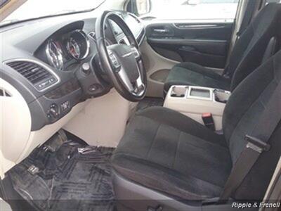 2012 Chrysler Town & Country Touring - Photo 8 - De Witt, IA 52742