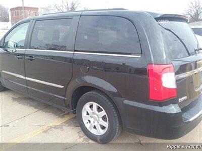 2012 Chrysler Town & Country Touring - Photo 7 - De Witt, IA 52742