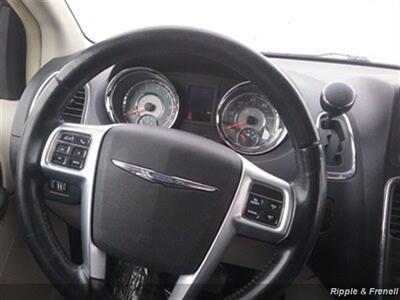 2012 Chrysler Town & Country Touring - Photo 13 - De Witt, IA 52742