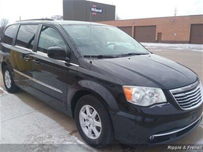 2012 Chrysler Town & Country Touring - Photo 4 - De Witt, IA 52742