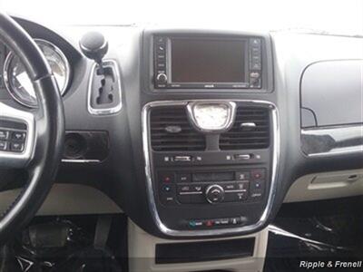 2012 Chrysler Town & Country Touring - Photo 14 - De Witt, IA 52742