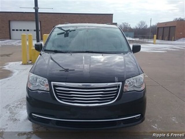 2012 Chrysler Town & Country Touring   - Photo 1 - De Witt, IA 52742