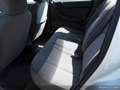 2004 Chrysler Sebring Touring   - Photo 10 - Davenport, IA 52802